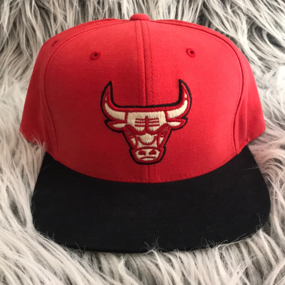 Snap back retro Bulls hat